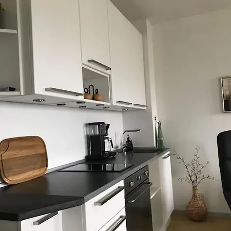 Hyggelig Lejlighed Med Havudsigt - Taet Pa Apartamento *